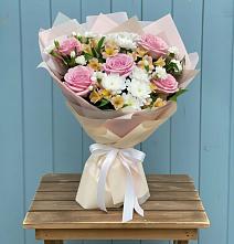 Букет цветов из:  Гвоздики, Орхидеи и Розы #REPLACE_PRED# Вахонино