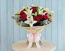 Букет цветов из:  Лилии и Розы в Вахонино