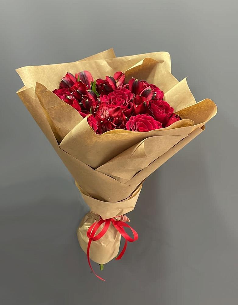 Букет цветов из: Альстромерии и Розы в Вахонино