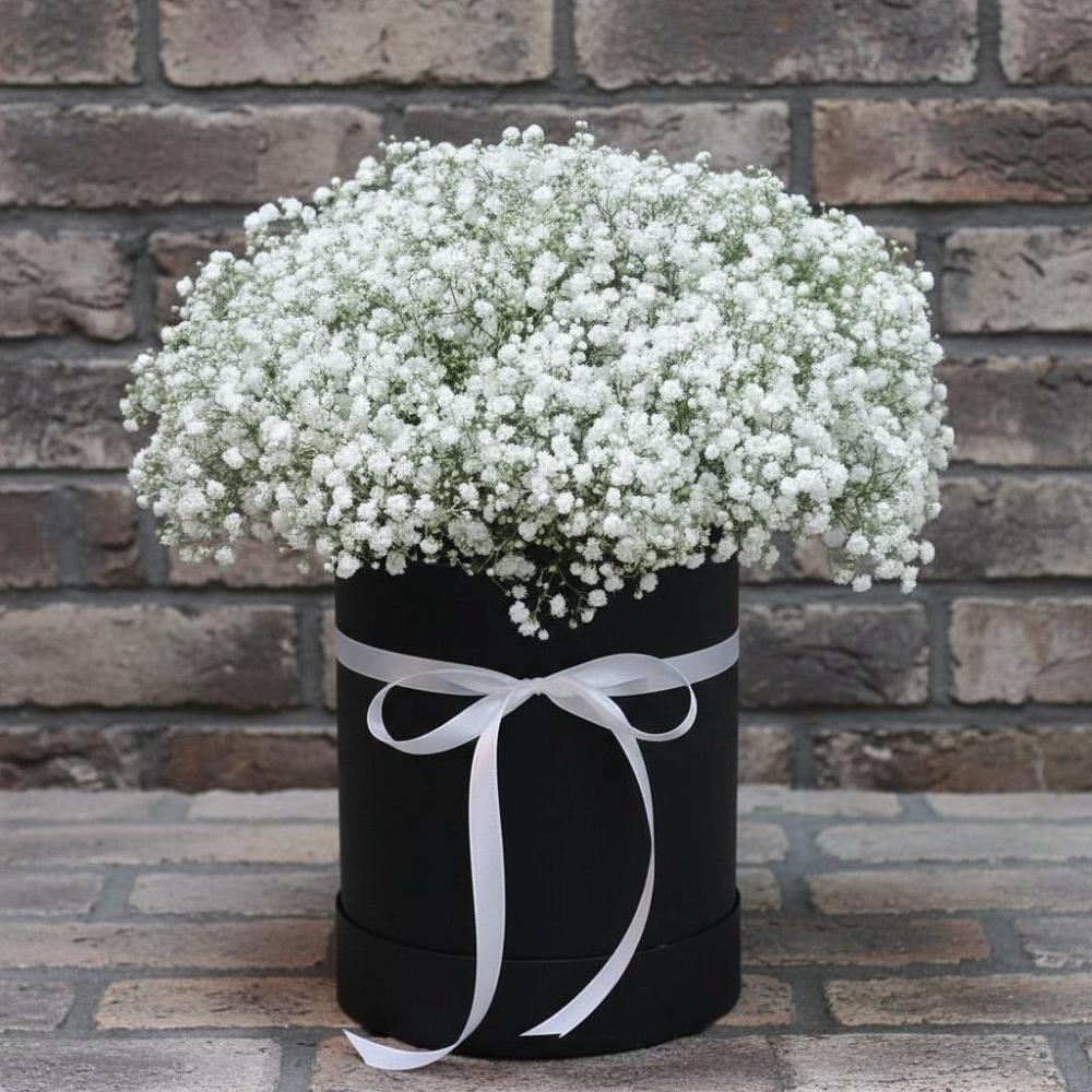 Цветочная композиция из Гипсофила в шляпной коробке в Вахонино