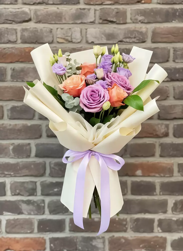 Букет цветов из: Лизиантусы и Розы в Вахонино