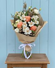 Букет цветов из:  Альстромерии, Лизиантусы, Розы и Хризантемы в Вахонино