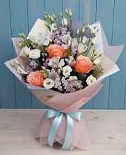 Букет цветов из:  Лизиантусы, Розы, Альстромерии и Гипсофила в Вахонино