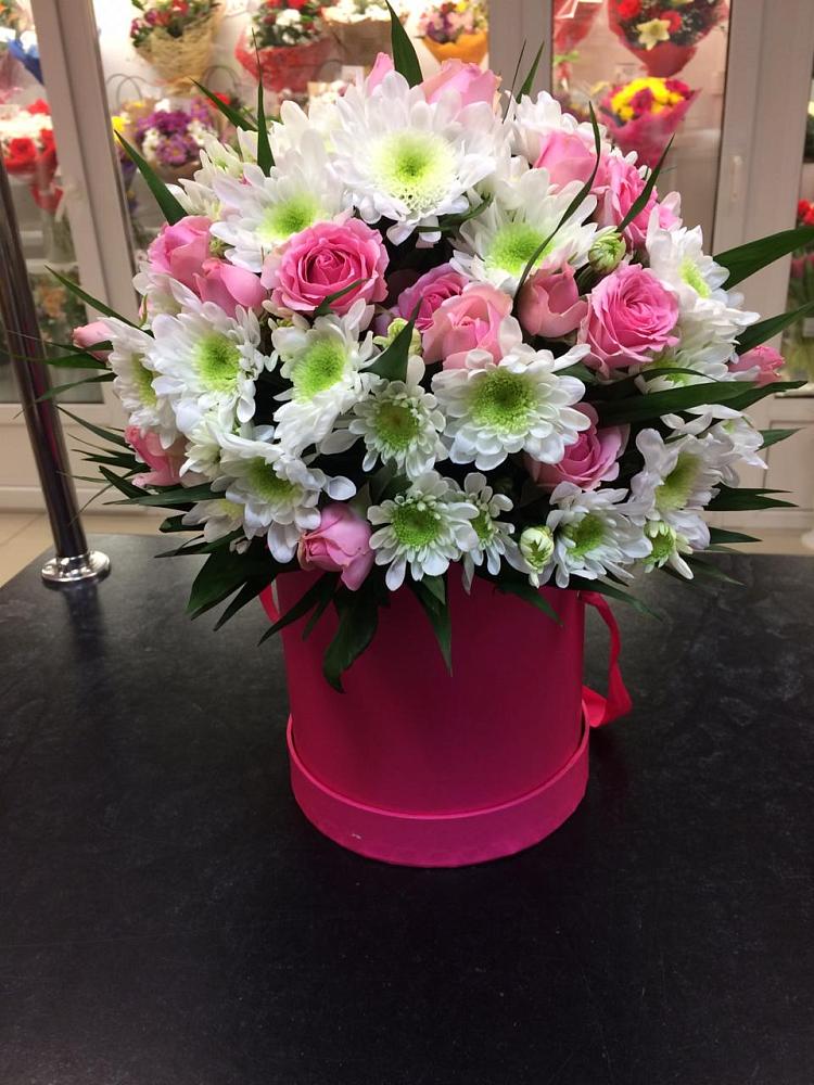 Цветочная композиция из Розы и Хризантемы в шляпной коробке в Вахонино