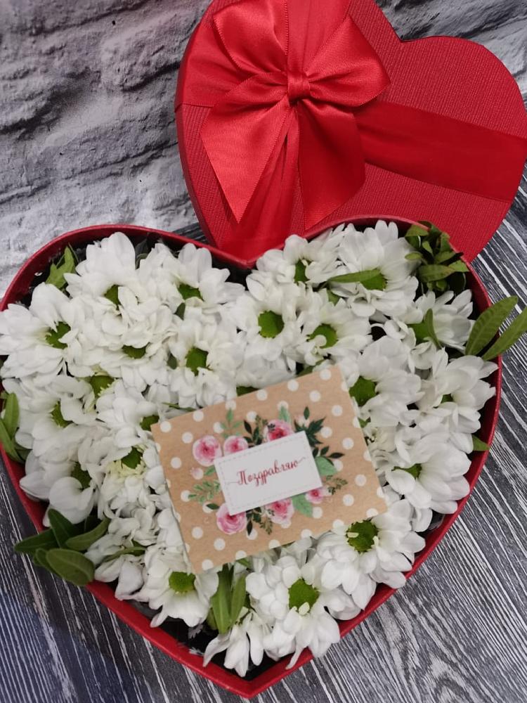 Цветочная композиция из Хризантемы в виде сердца в Вахонино