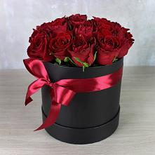 Цветочная композиция из Розы в шляпной коробке в Вахонино