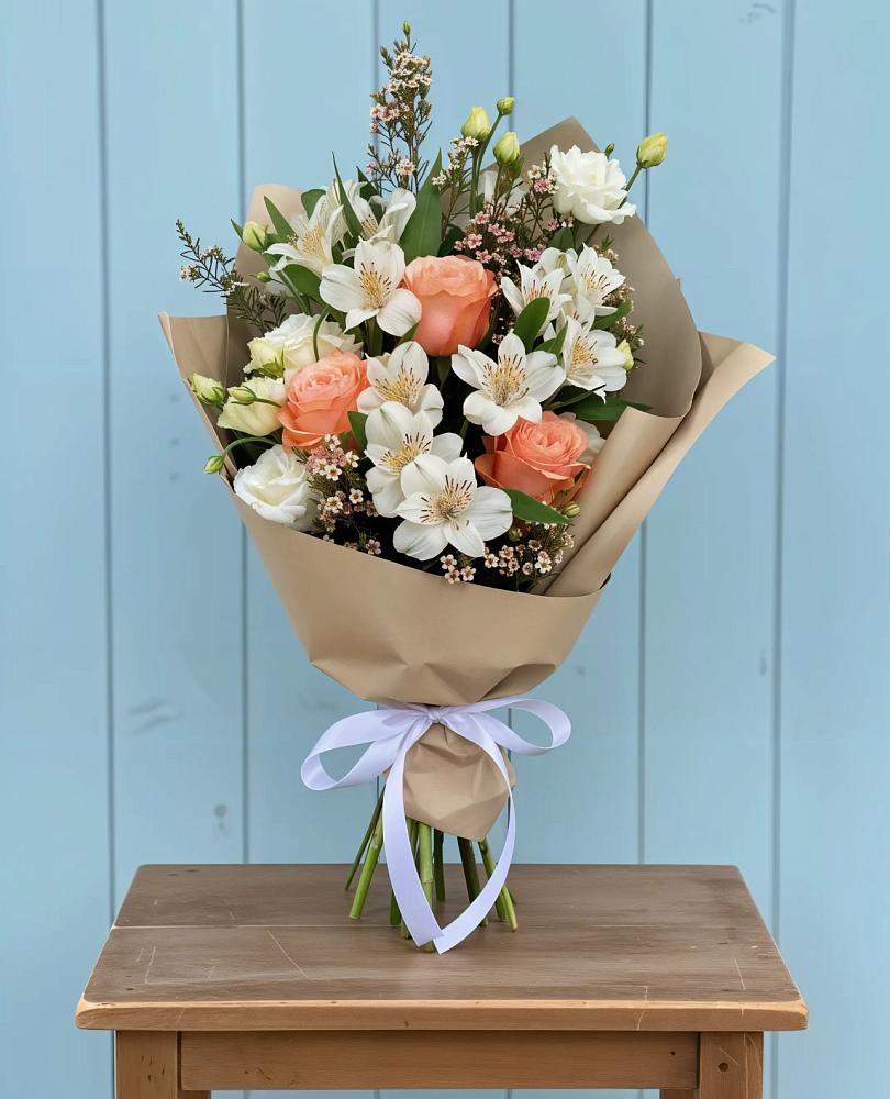 Букет цветов из: Альстромерии, Лизиантусы, Розы и Хризантемы в Вахонино